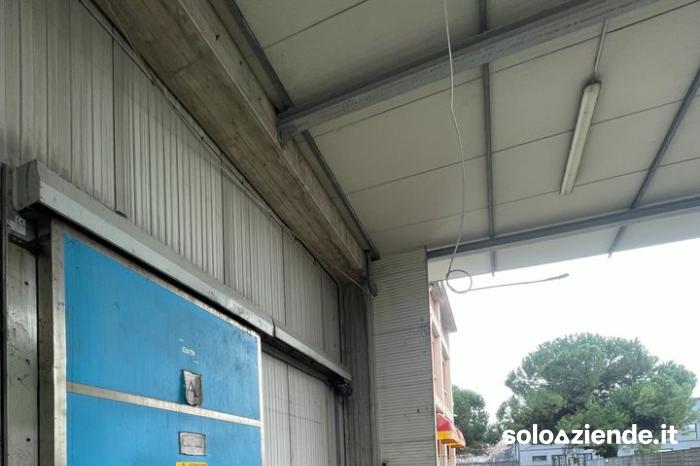 Affitto Fabbricati industriali - Capannoni CAPANNONE 400 MQ - PERO VIA BUONARROTI a Pero (MI)