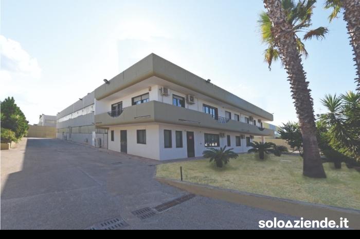 Vendita Edifici interi commerciali VENDESI CAPANNONE COMMERCIALE  a Molfetta (BA)