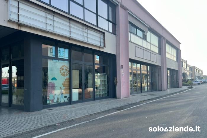 Vendita Locali commerciali e artigianali VENDITA DI IMMOBILE COMMERCIALE ATTUALMENTE A REND a Sassuolo (MO)