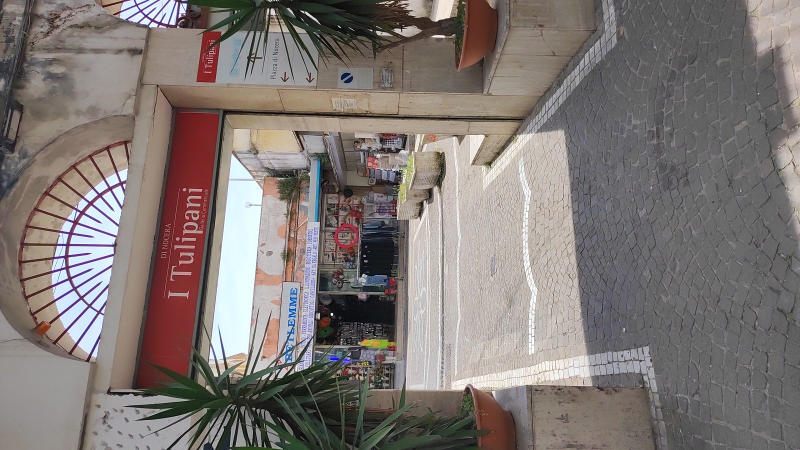 Affitto Locali commerciali e artigianali LOCALE COMMERCIALE CENTRALISSIMO a Napoli (NA)